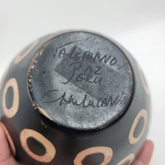 Signed Chulucanas Valeriana Peru Black Pottery Vase Circles Design - Picture 6 of 7